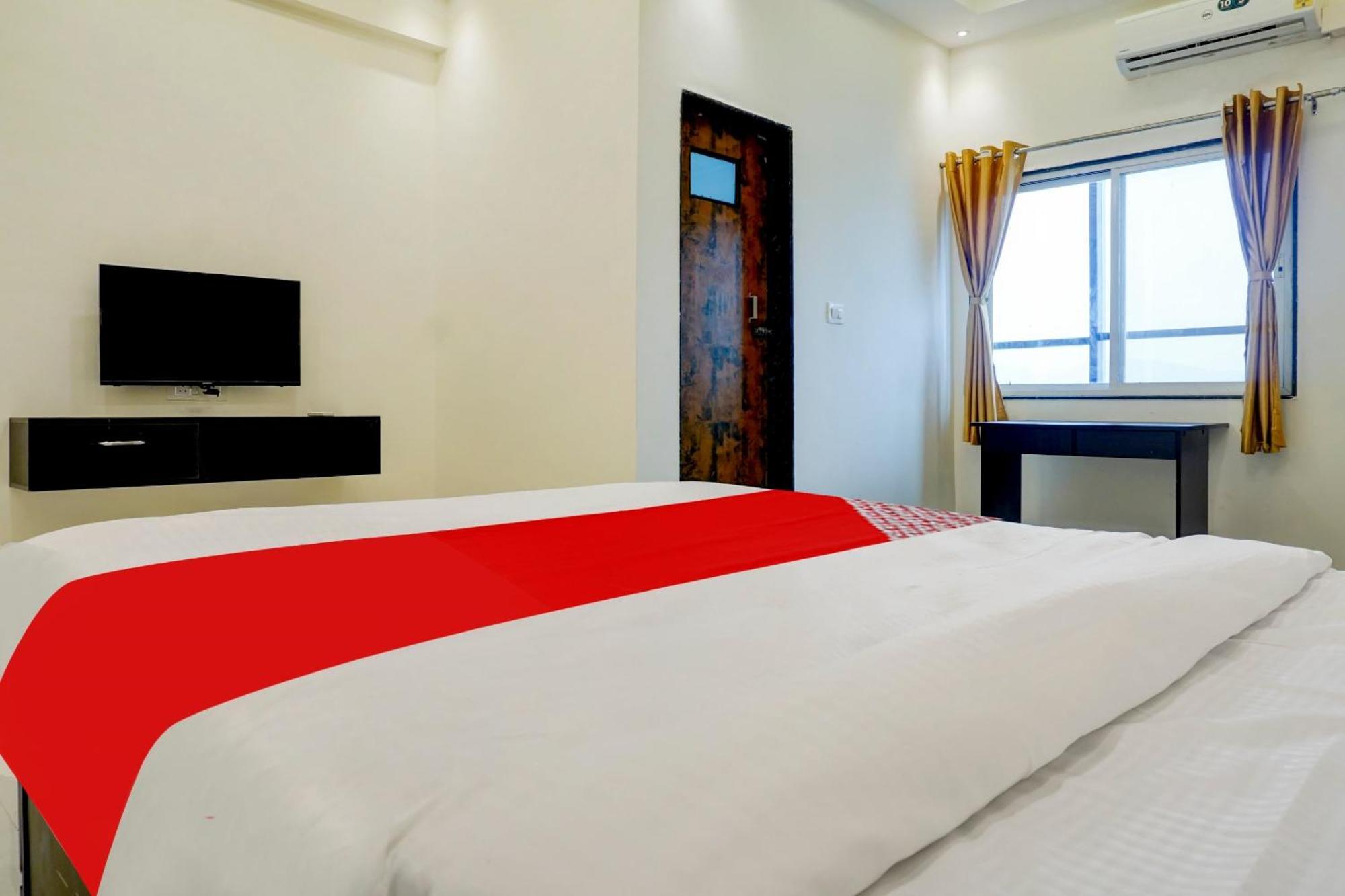 Collection O Golden Leaf Hotel Hinjawadi Bagian luar foto