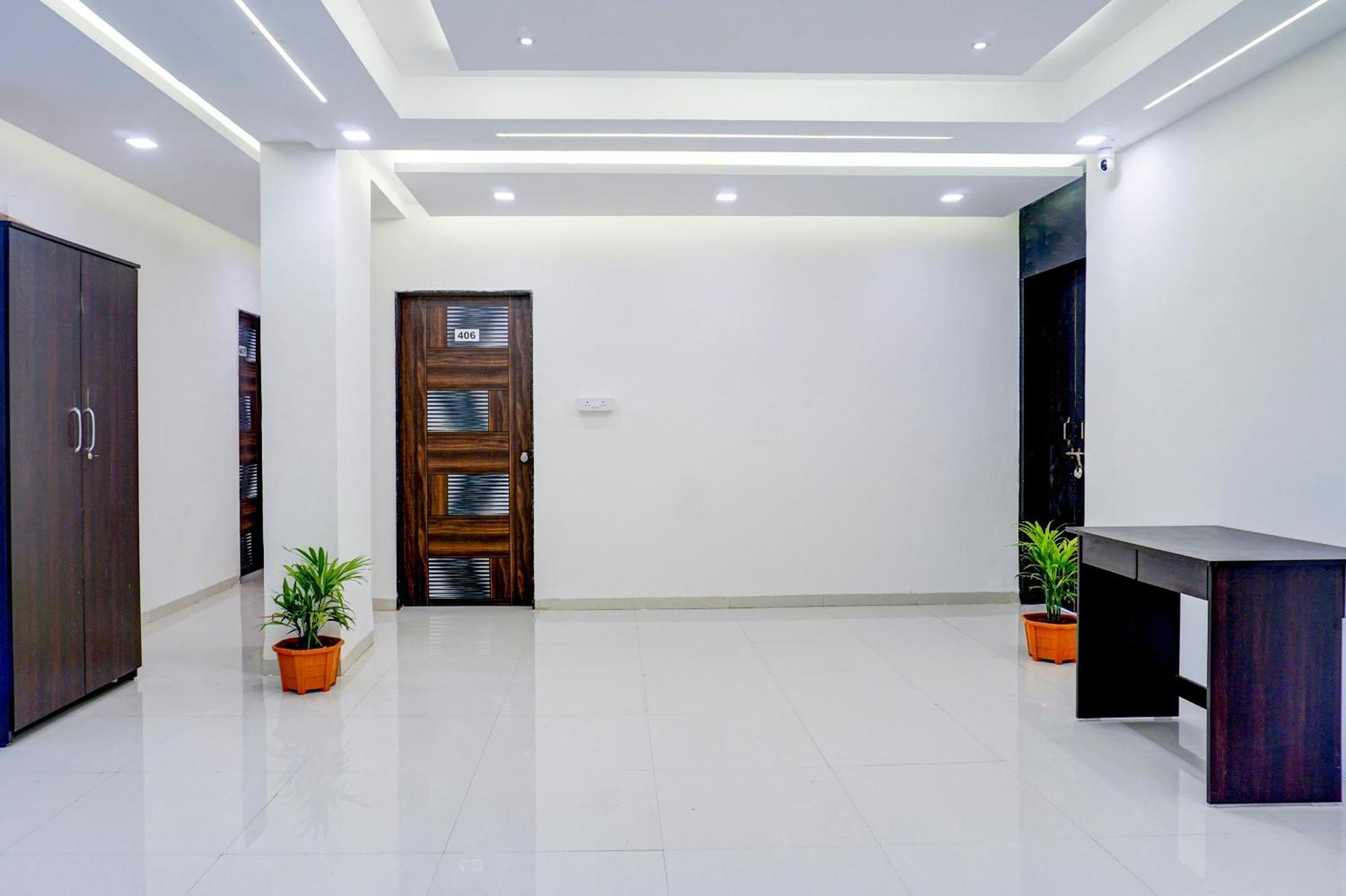 Collection O Golden Leaf Hotel Hinjawadi Bagian luar foto
