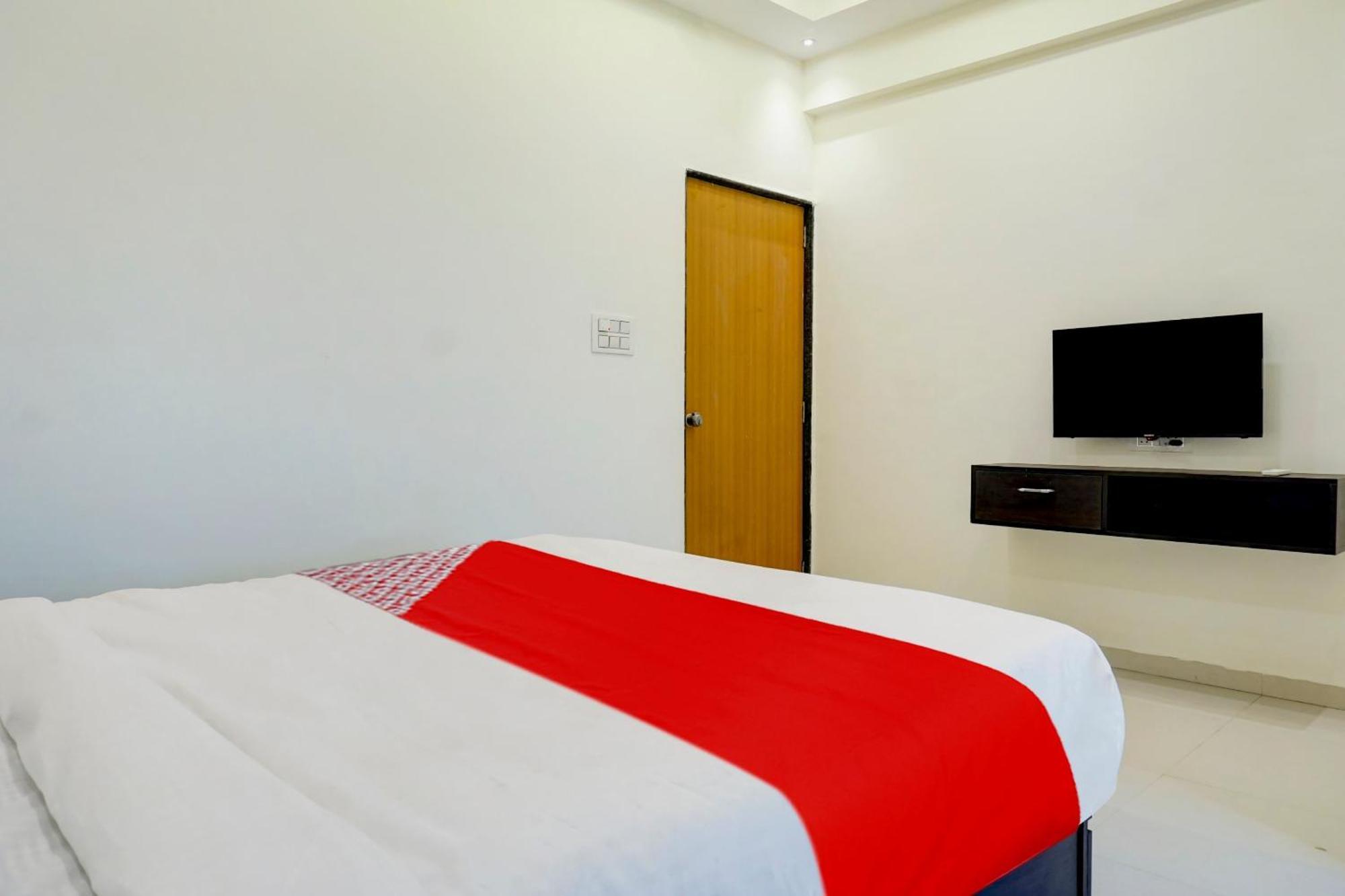 Collection O Golden Leaf Hotel Hinjawadi Bagian luar foto