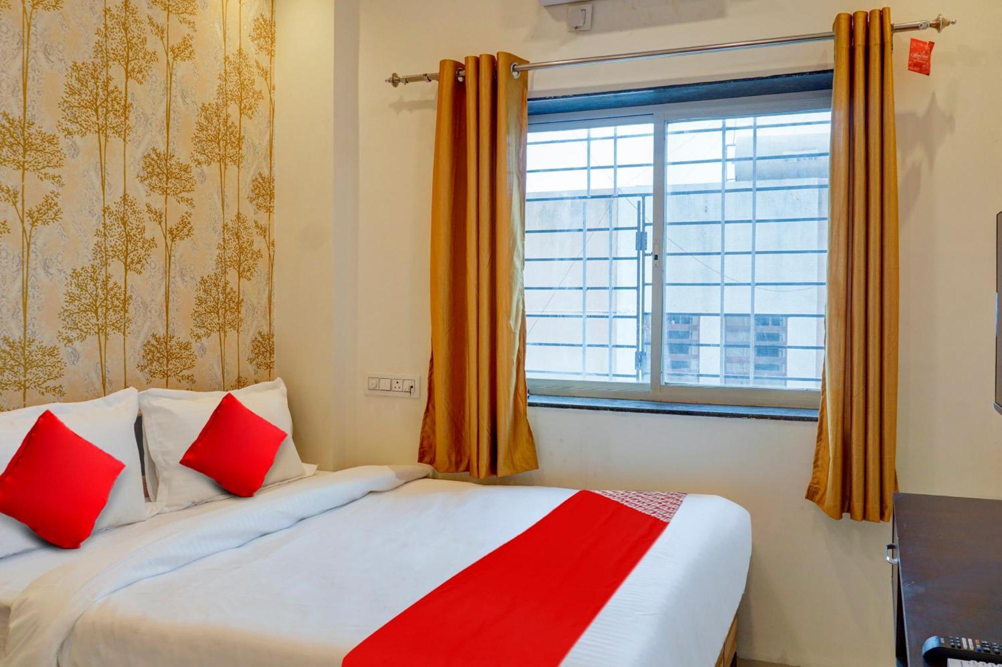 Collection O Golden Leaf Hotel Hinjawadi Bagian luar foto