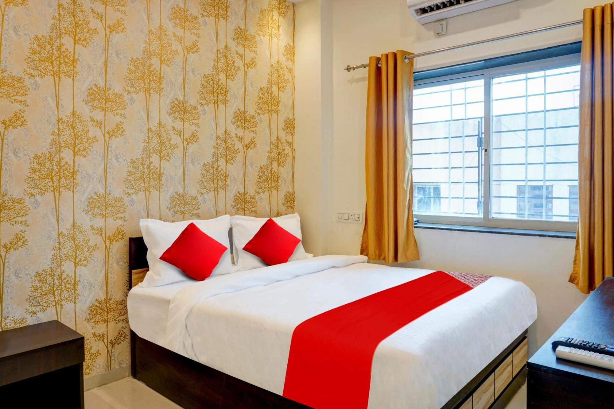 Collection O Golden Leaf Hotel Hinjawadi Bagian luar foto