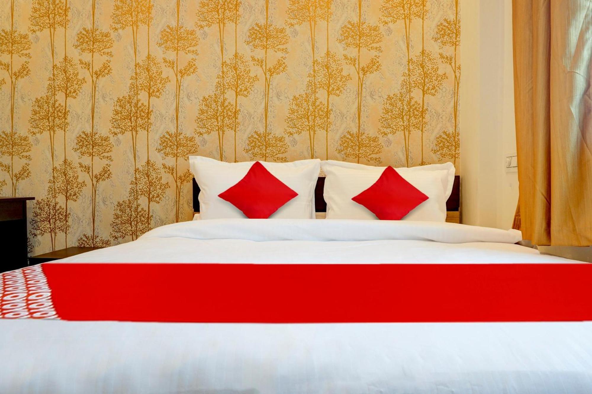 Collection O Golden Leaf Hotel Hinjawadi Bagian luar foto