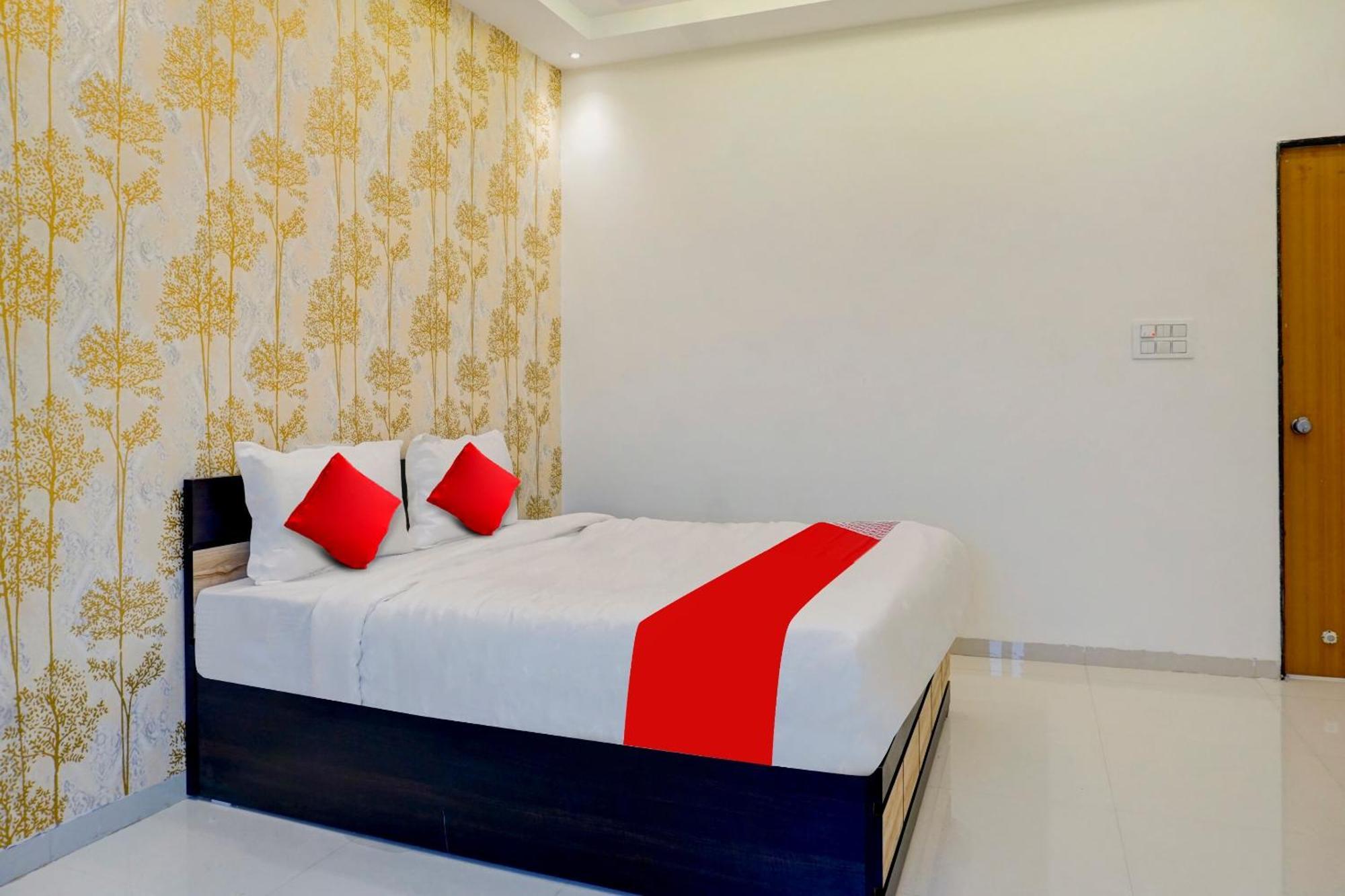 Collection O Golden Leaf Hotel Hinjawadi Bagian luar foto