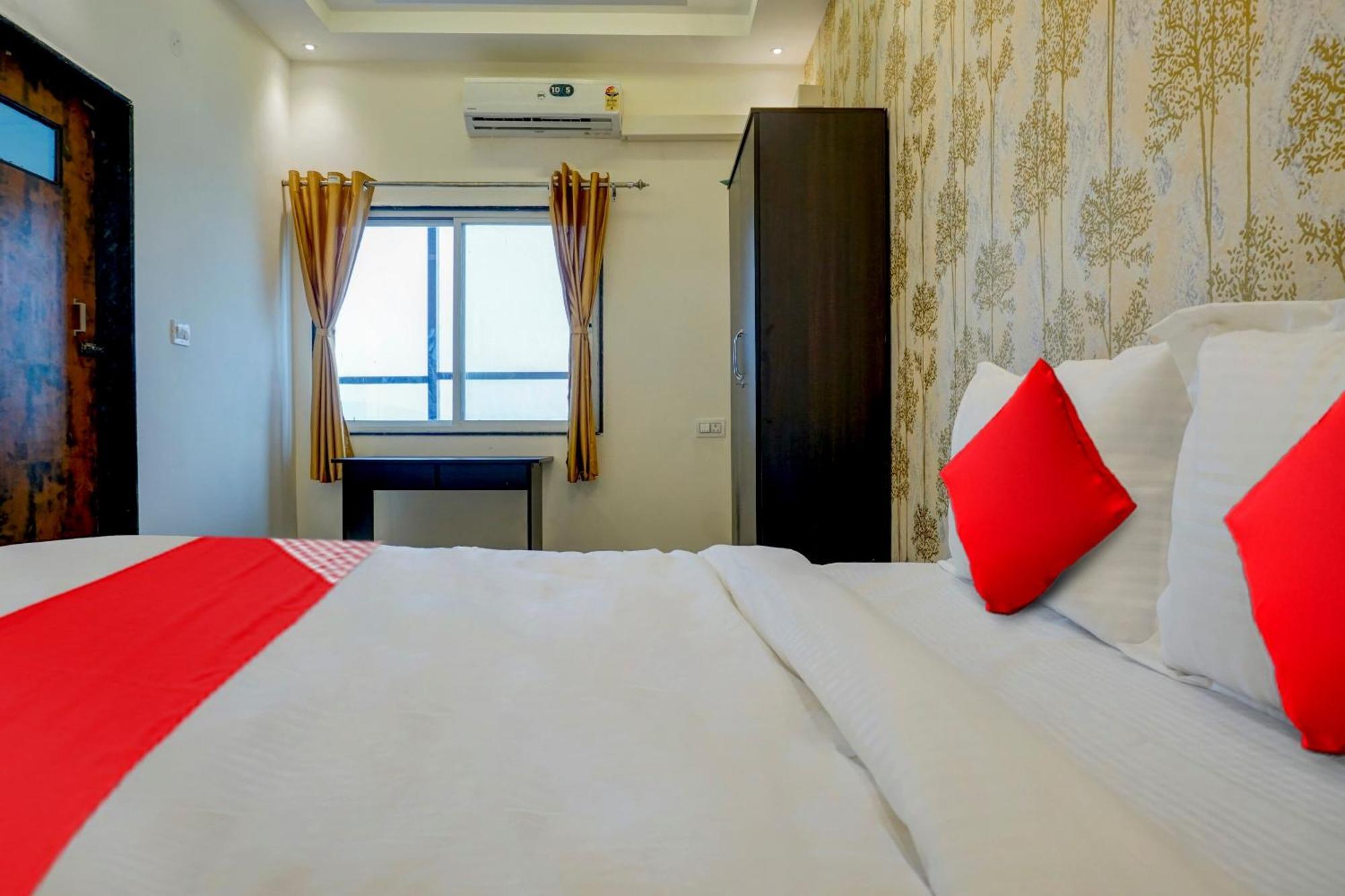 Collection O Golden Leaf Hotel Hinjawadi Bagian luar foto